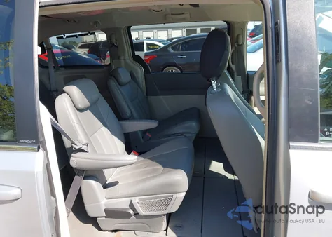 2008 Chrysler Town & Country Touring z USA, uszkodzony, nr VIN 2A8HR54P28R836576